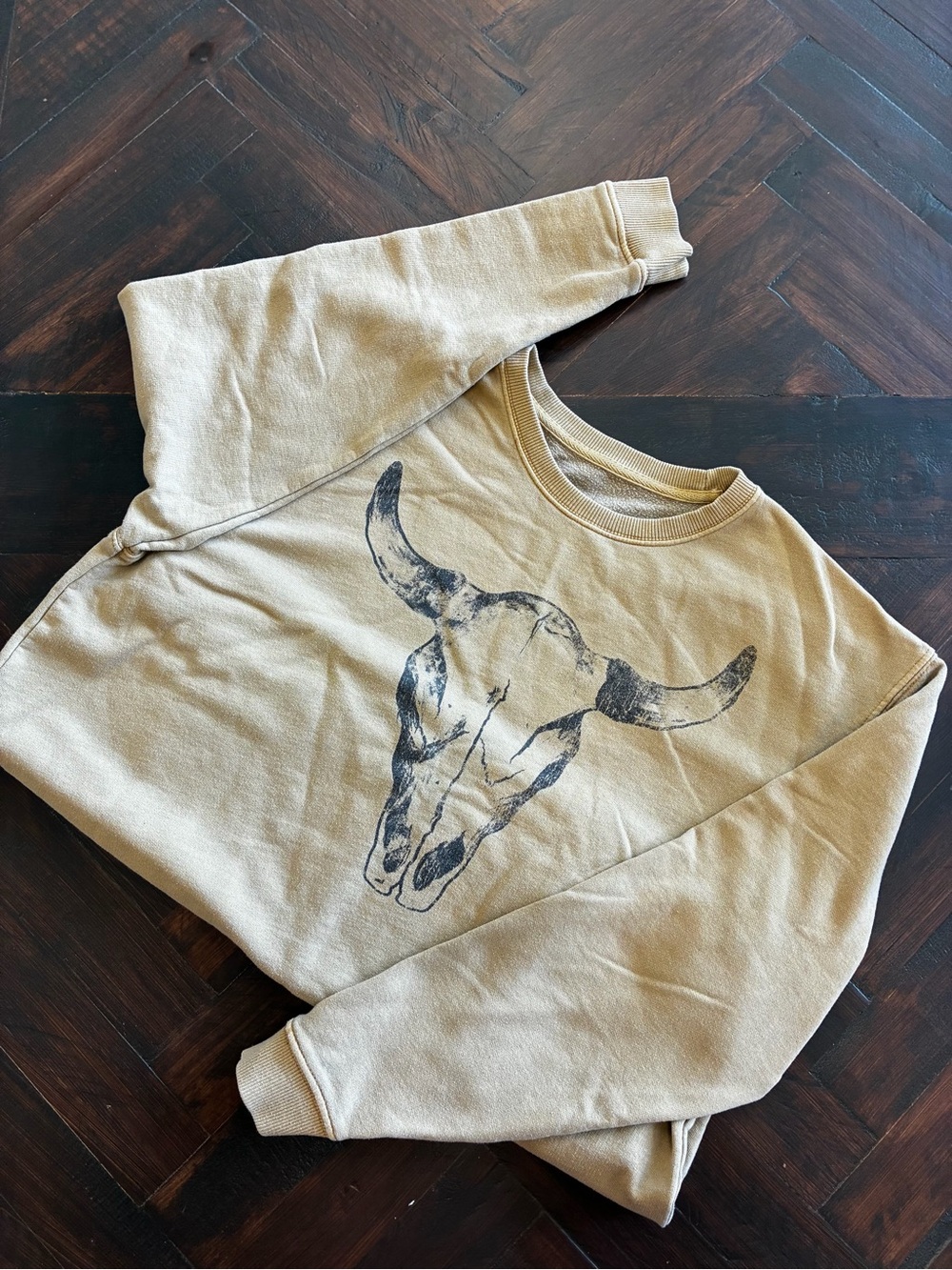 Source Unknown Tan Crewneck Sweatshirt with Black Bull Skull Graphic